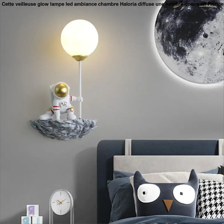 Applique astronaute design original avec lampe sphère