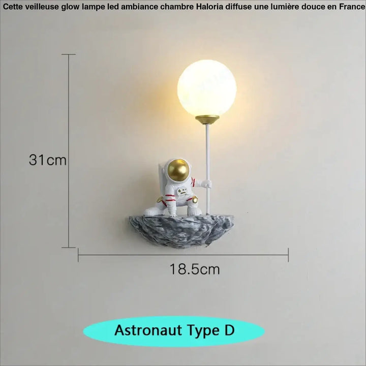Applique astronaute design original avec lampe sphère