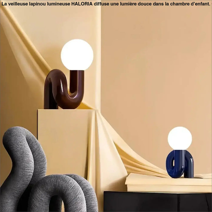 Lampe de table yeimy avec base incurvée brillante bleu marine et globe en verre blanc pour décoration intérieure chic