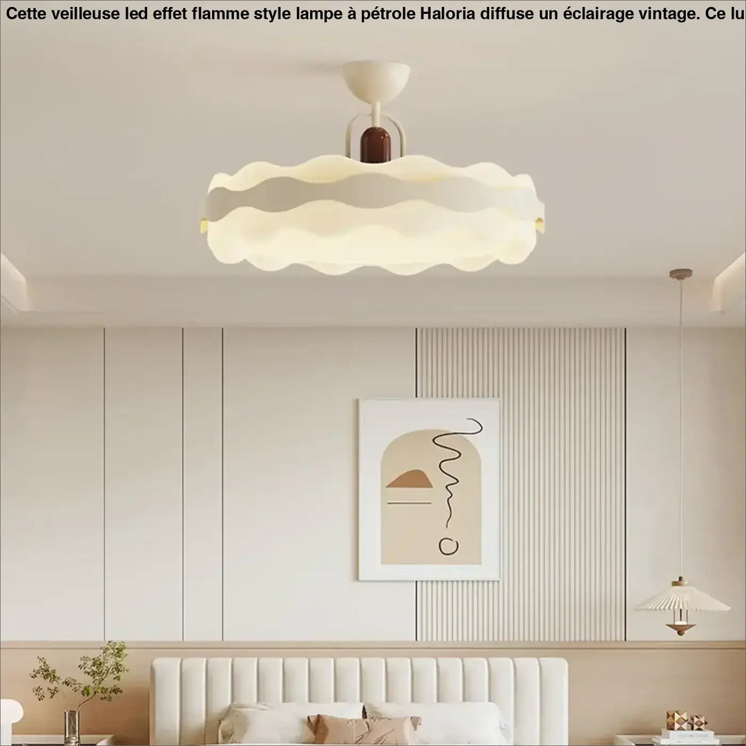 Luminaire plafonnier wavea crème aux bords ondulés avec une lumière diffuse pour une décoration intérieure minimaliste plus qu’un simple éclairage