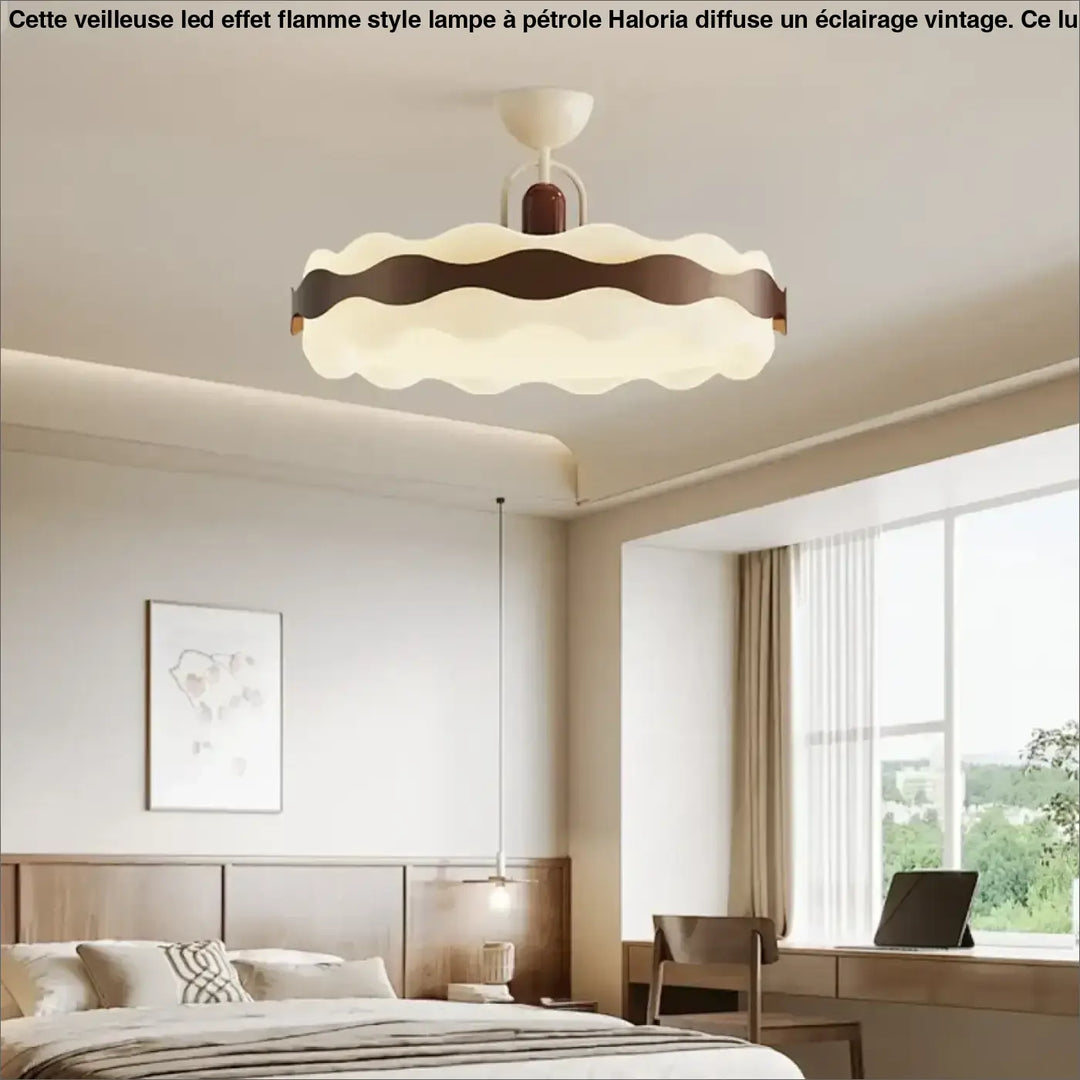 Luminaire plafonnier wavea crème avec bord ondulé et bande marron pour une décoration intérieure plus qu’un simple éclairage