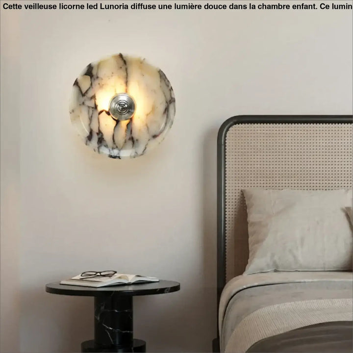 Applique murale chic et moderne en marbre avec détail laiton
