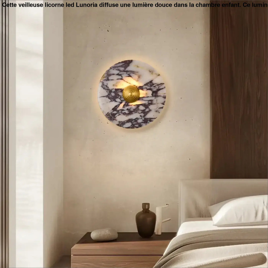 Applique murale chic et moderne en marbre avec détail laiton