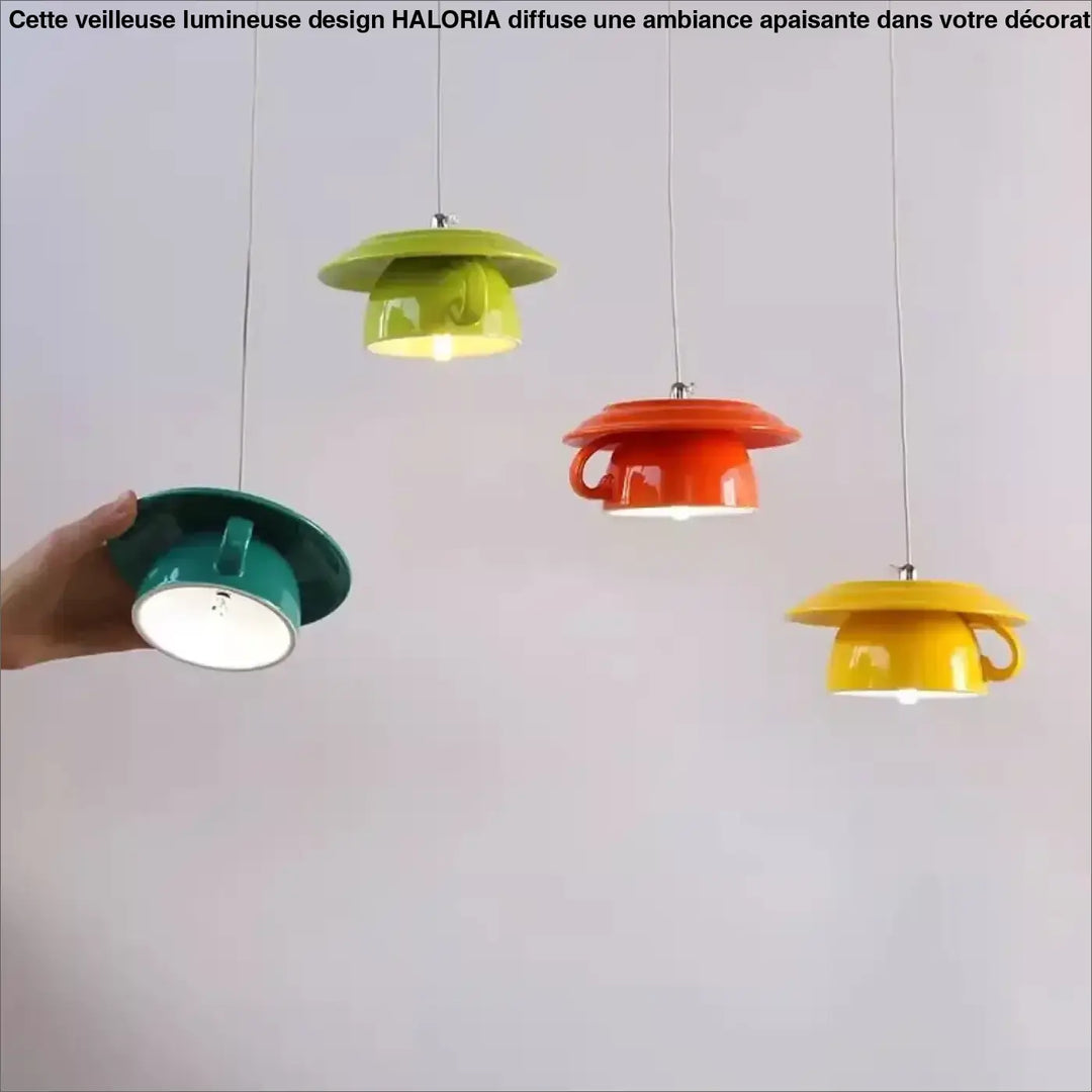 Suspension luminaire tasse en céramique vibrante avec teintes vertes, orange et jaune pour un design contemporain