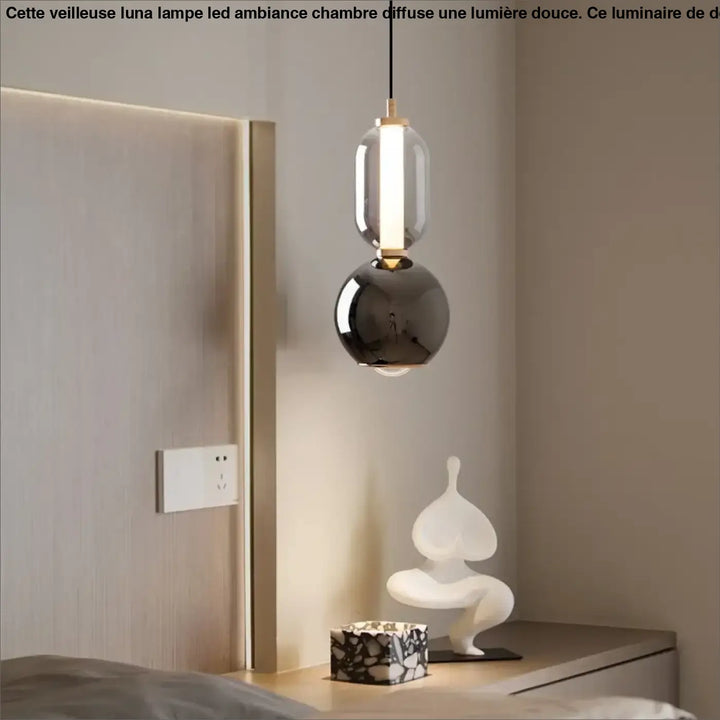 Suspension design en verre opalin et globe blanc moderne