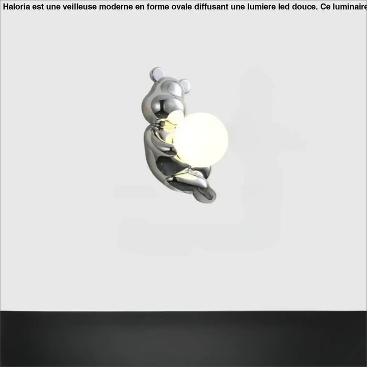 Applique murale teddy en chrome brillant en forme d’ours tenant une ampoule sphérique blanche design moderne