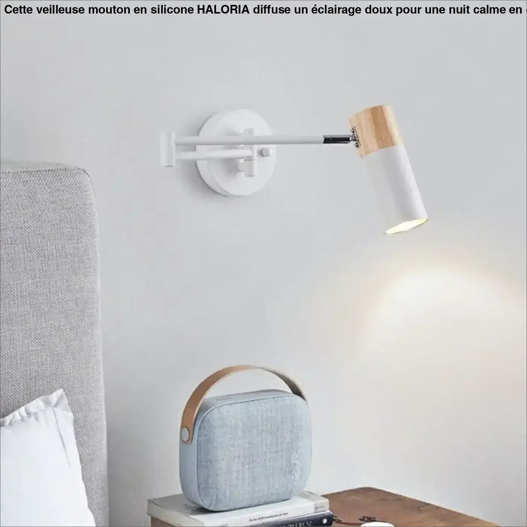 Applique murale teles style contemporain en blanc et bois avec design moderne ajustable pour lecture murale style