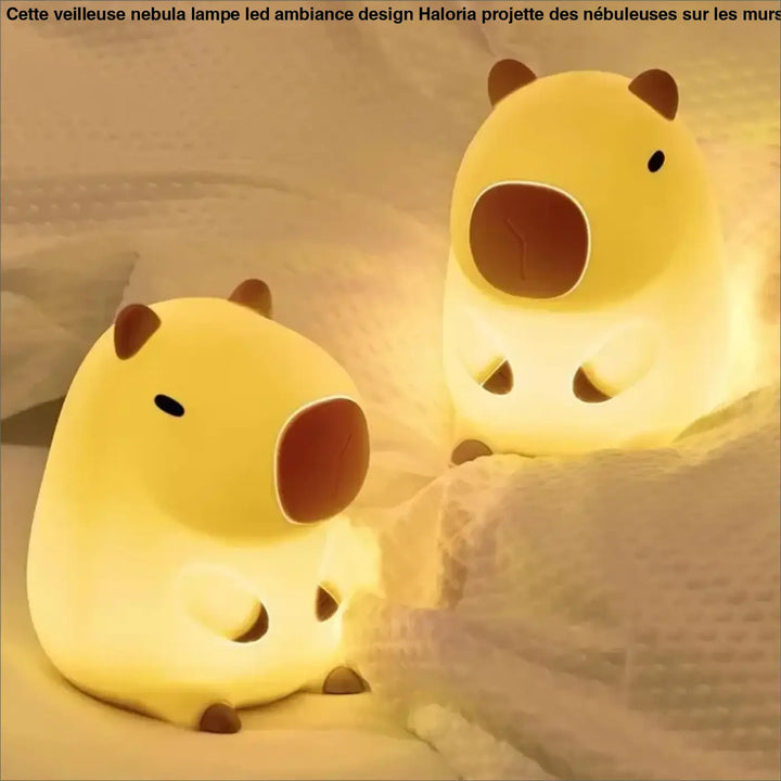 Deux veilleuses enfant led en forme de capybara jaunes avec oreilles et museaux marron éclairant chaleureusement