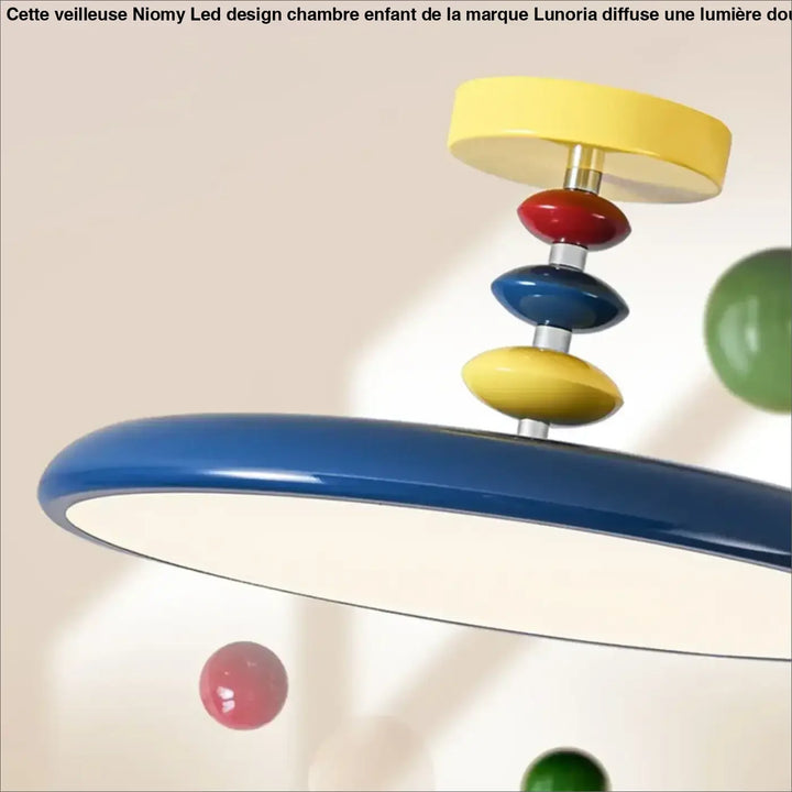 Plafonnier Kolora design coloré avec abat-jour bleu brillant et disques empilés pour décoration intérieure moderne