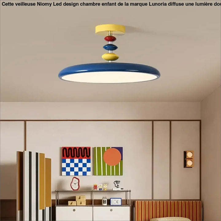 Plafonnier kolora avec base circulaire bleue et disques empilés jaune rouge, luminaire plafonnier design coloré pour décoration intérieure