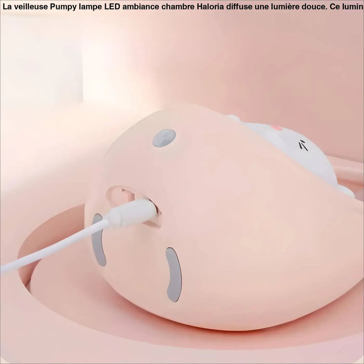 Veilleuse pumpy lampe led ambiance chambre en silicone rose avec accents gris et câble de charge blanc plugé