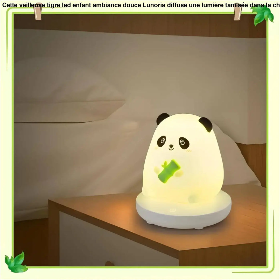 Veilleuse tigre led enfant ambiance douce en forme de panda blanc tenant une tige de bambou verte